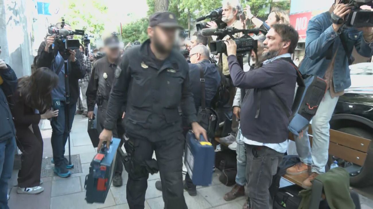 La Policía encontró una caja fuerte oculta en el despacho Zapatero durante el registro