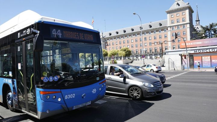 Cortes de tráfico y alteraciones en 27 líneas de EMT y 47 interurbanas por la marcha para pedir la dimisión de Sánchez