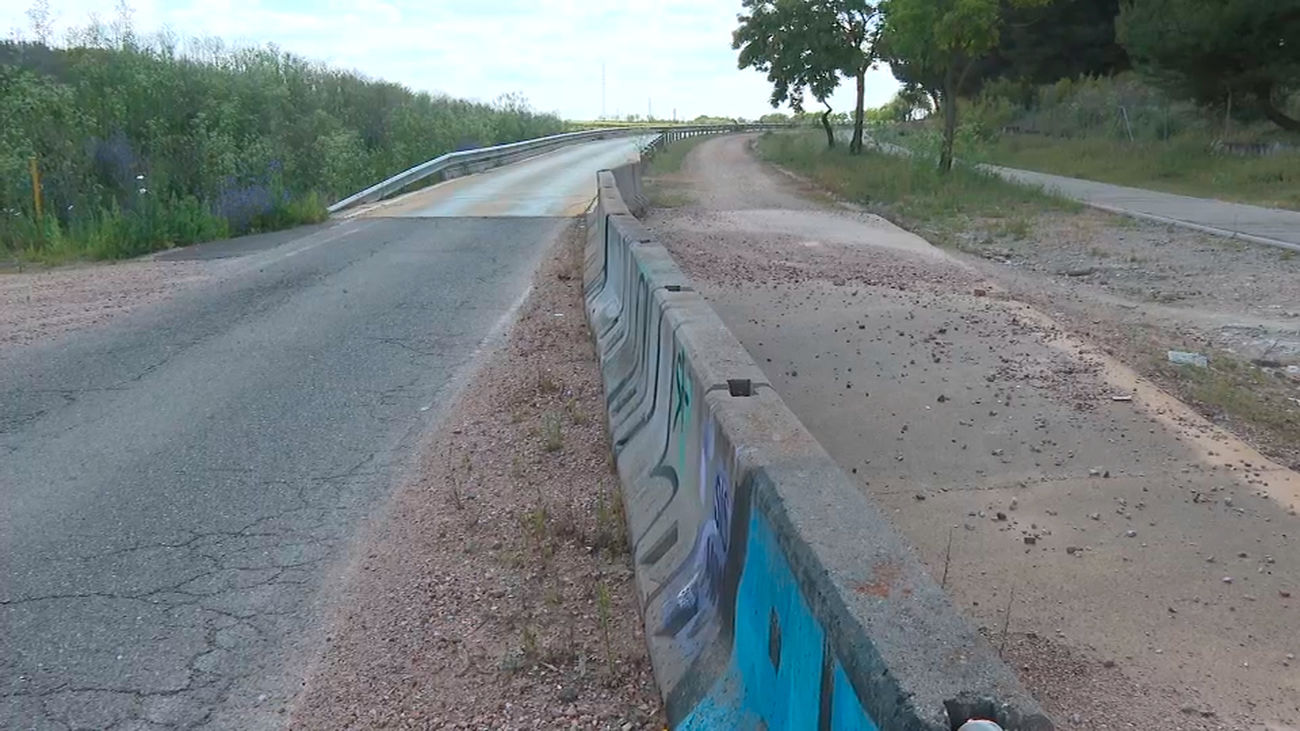Los vecinos de Perales del Río reclaman una carretera de doble sentido que les una al centro urbano de Getafe