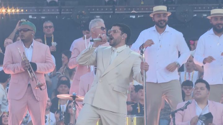 Bad Bunny deslumbra en Barcelona  en el estreno europeo de su gira con 10 conciertos en Madrid