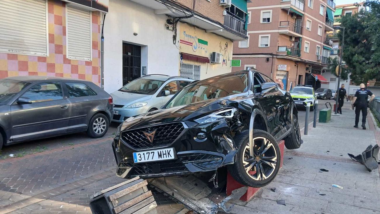 Estado en el que ha quedado un turismo accidentado en Alcorcón