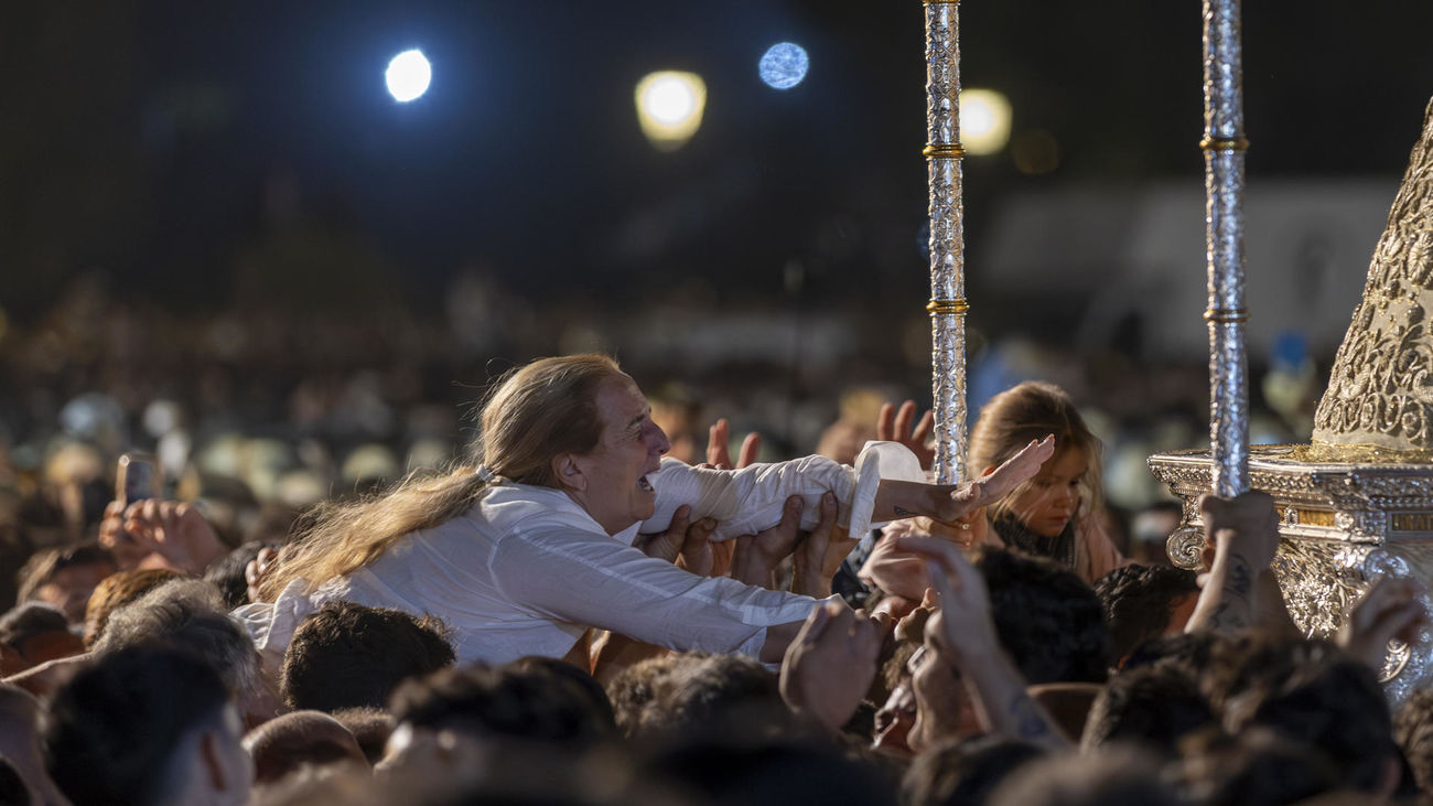 Un salto de la reja en la aldea del Rocío con más espera que en 2025