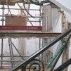 Vecinos de Delicias, desesperados tras año y medio sin ascensor por un conflicto con un pozo