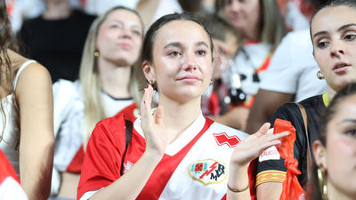 La afición rayista conquista con dignidad Leipzig
