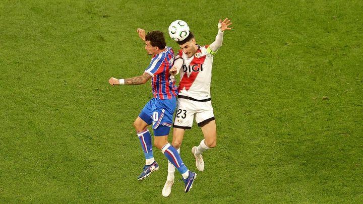 Oscar Valentin ante el Crystal Palace / EFE