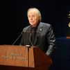 Algete quita a Joan Manuel Serrat de un edificio que ahora será Cruz Epifanio Mateo Fernández