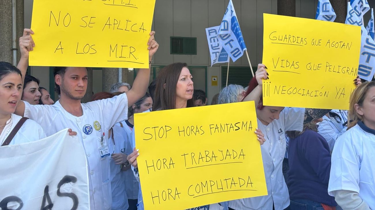Protesta de médicos y facultativos en Madrid por el precio de las horas extra
