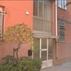 Portal del edificio donde se cometió el crimen de Leticia en Vallecas en 2023
