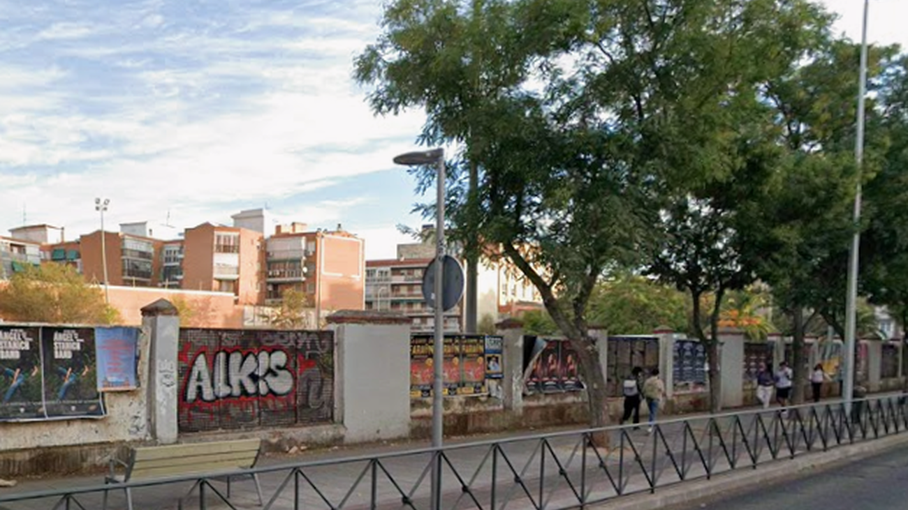 Tapia del antiguo campo de Puerta Bonita, en  Carabanchel