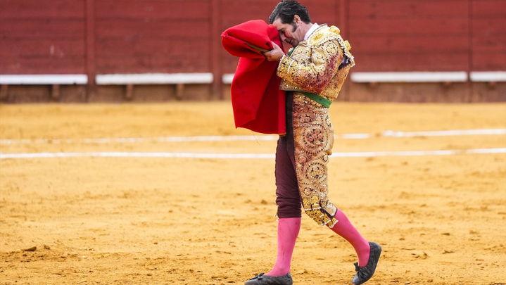 Morante de la Puebla reaparece en Madrid con lleno en Aranjuez