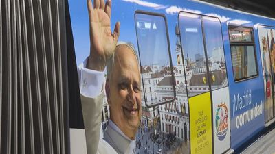 Madrid, 'a un metro del Papa' con un tren especial y tarjetas transporte conmemorativas