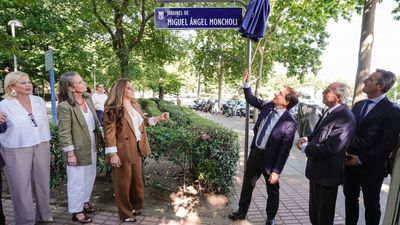 Almeida inaugura los jardines de Miguel Ángel Moncholi, "la voz de la tauromaquia en España"