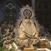 Getafe celebra el tradicional paso de los niños por el manto de la Virgen de los Ángeles