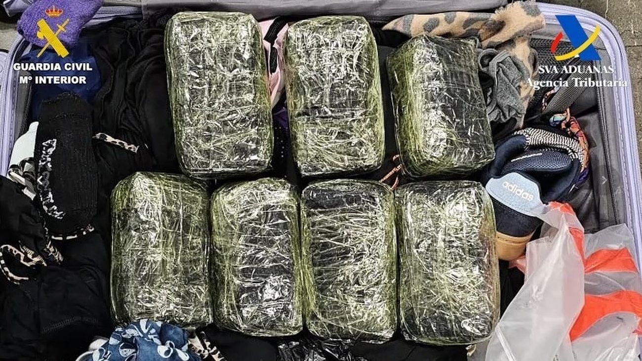 Detenidas dos personas en el aeropuerto de Barajas por transportar 14 kilos de cocaína en su maleta