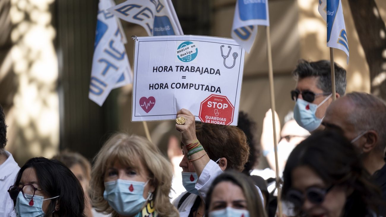 Los médicos fuerzan una nueva ronda de negociaciones con Sanidad