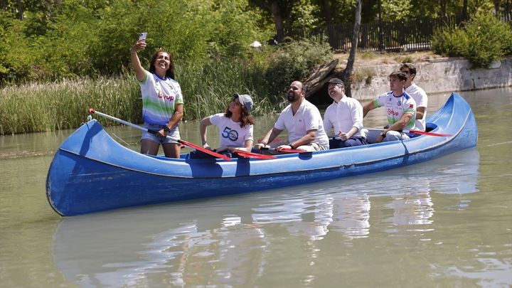 Ayuso celebra medio siglo de piragüismo en el Tajo de Aranjuez