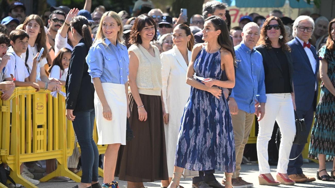La reina Letizia inaugura la 85ª Feria del Libro junto al ministro de Cultura Ernest Urtasun