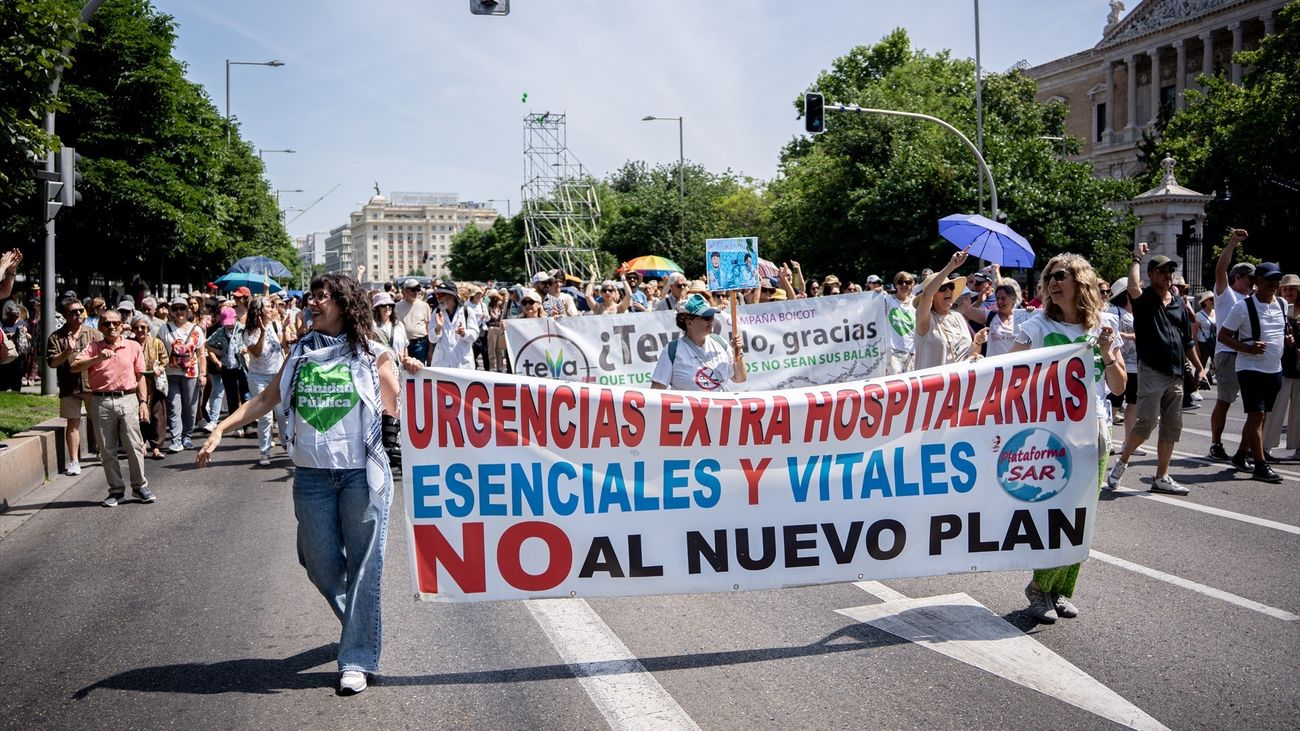 Miles de personas vuelven a recorrer Madrid en defensa de la Sanidad Pública frente al "desmantelamiento" del PP