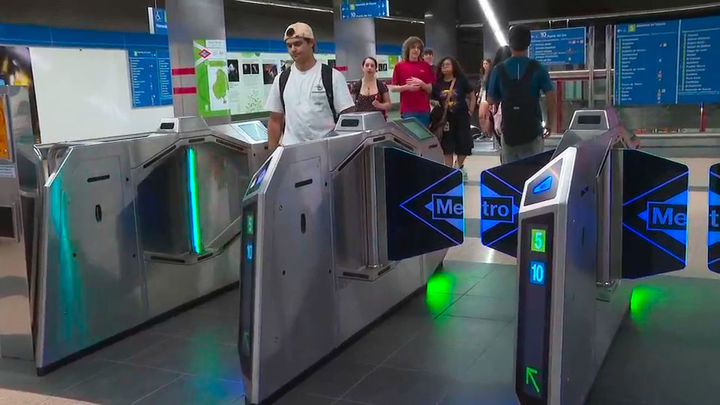 El pago del billete sencillo de Metro ya se puede realizar con tarjeta bancaria