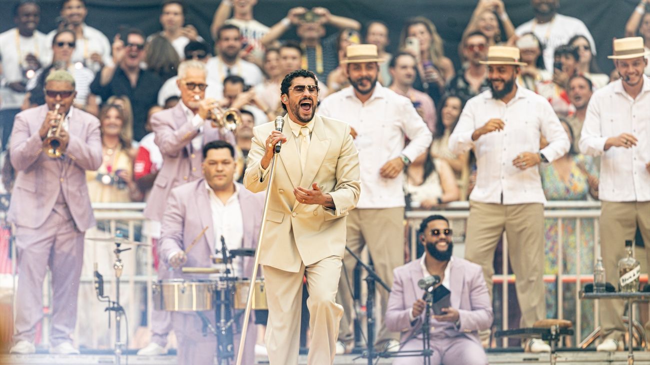 Bad Bunny trae Puerto Rico a Madrid en la primera noche de concierto en el Metropolitano