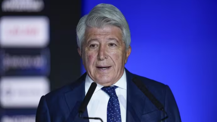 Enrique Cerezo: "Julián es jugador del Atlético y lo será por muchas temporadas"