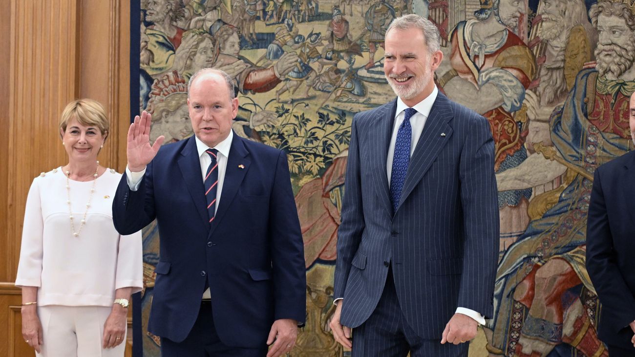 Felipe VI recibe al príncipe Alberto de Mónaco
