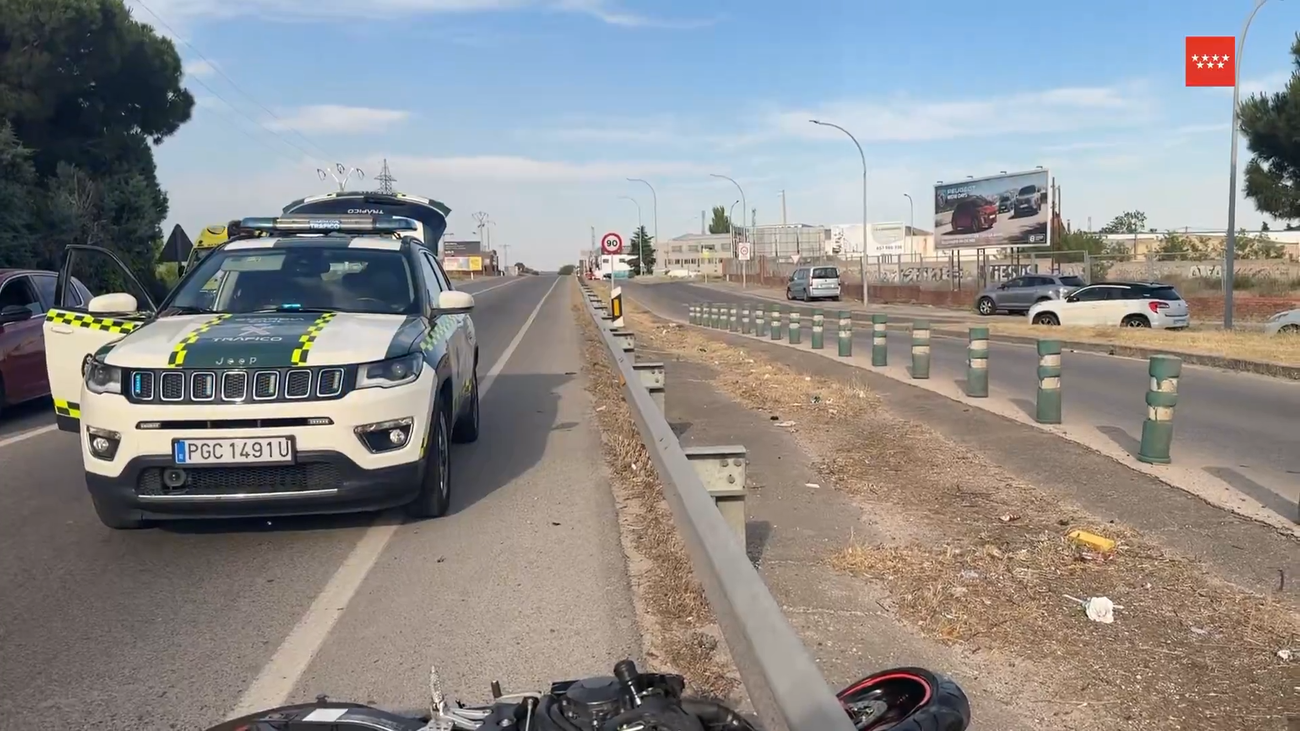 Muere un motorista de 18 años tras chocar de frente con un coche en Parla