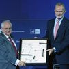 El Rey entrega a Martin Wolf el premio del  Circulo de Economía a la Construcción Europea