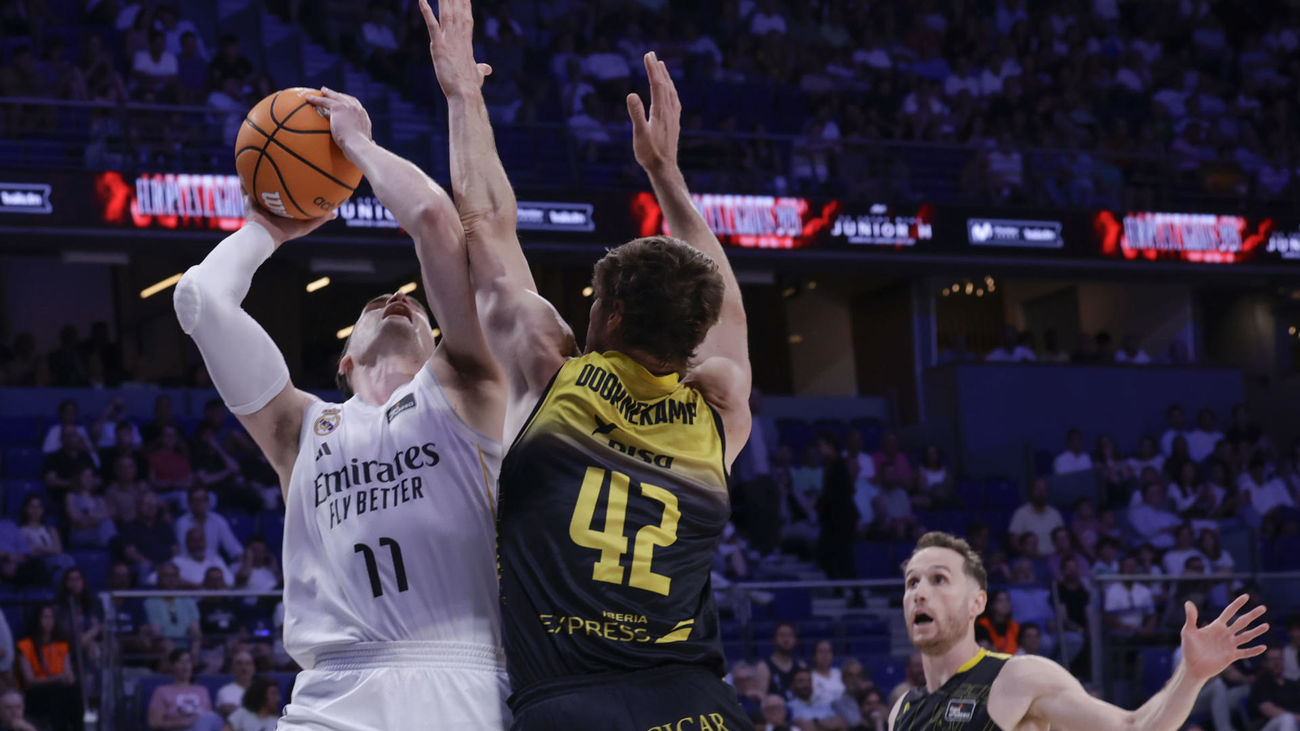 Hezonja ante el Tenerife