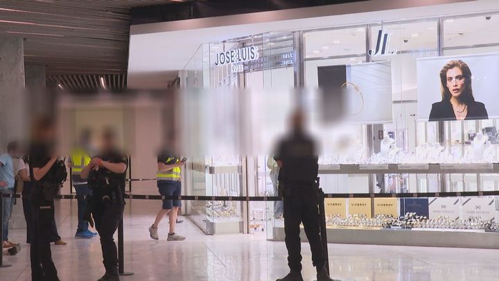 Violento atraco en una joyería en el centro comercial La Vaguada