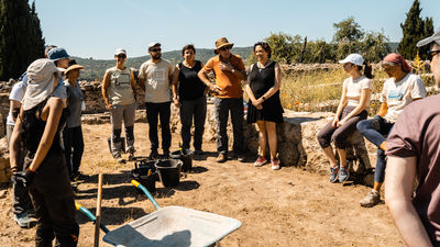 Manzanares El Real recupera su Castillo Viejo con una campaña de excavación popular