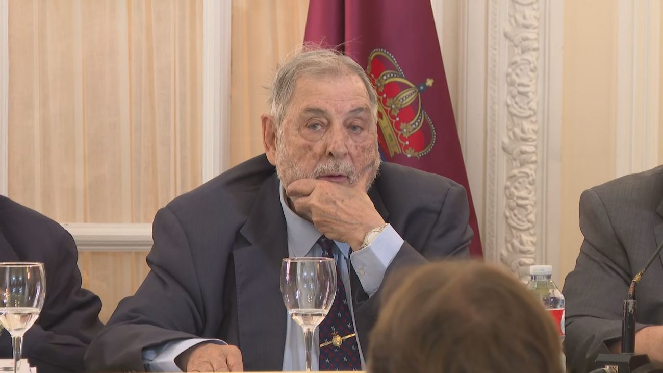 Juan Van-Halen publica nuevo libro, una recopilación de «crónicas del sanchismo y su agonía»