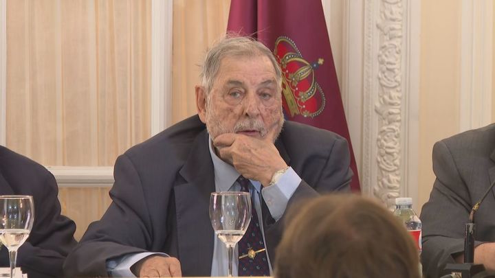 Juan Van-Halen publica nuevo libro, una recopilación de «crónicas del sanchismo y su agonía»
