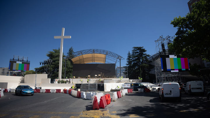 Montaje del escenario con motivo de la próxima visita apostólica del Papa León XIV en la plaza de Lima, / EUROPA PRESS