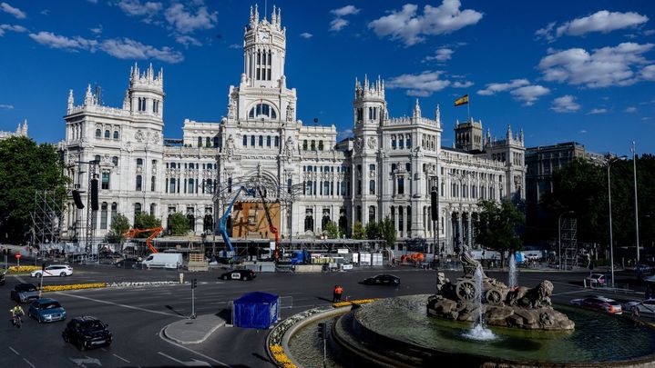 Montaje en Plaza Cibeles del escenario / EUROPA PRESS