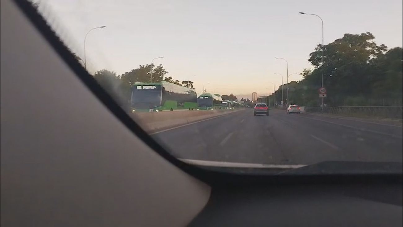 Una avería de un autobús en el carril bus VAO provoca varios kilómetros de retenciones en la A-6