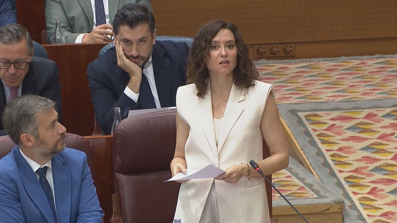 Ayuso asegura que la portavoz socialista, Mar Espinar es la "representante de la corrupción" de España en la Asamblea