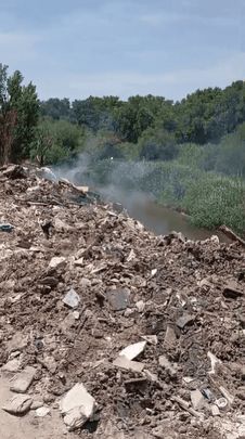 Vertido ilegal en el cauce del río Guadarrama en Arroyomolinos / ECOLOGISTAS EN ACCIÓN