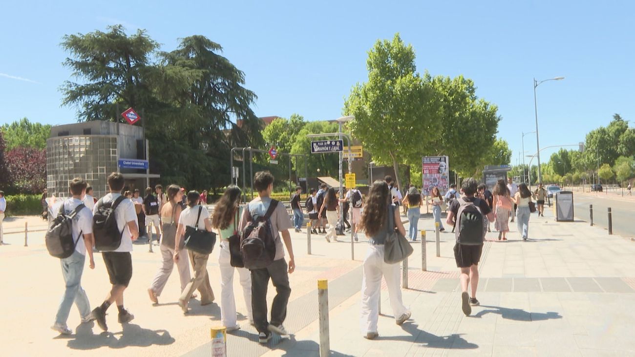 Seis de cada diez jóvenes asumen que no podrán progresar por condicionantes externos