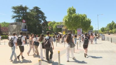 Seis de cada diez jóvenes asumen que no podrán progresar por condicionantes externos