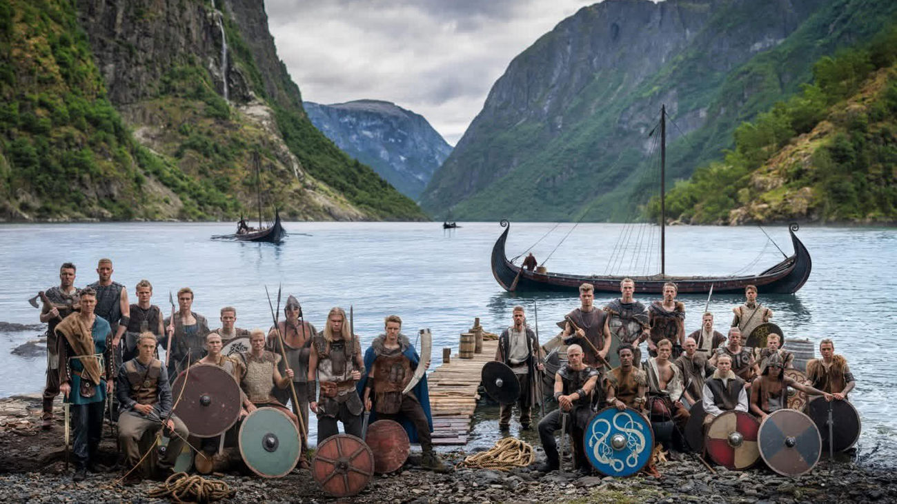 Los jugadores de Noruega posan como vikingos antes del Mundial