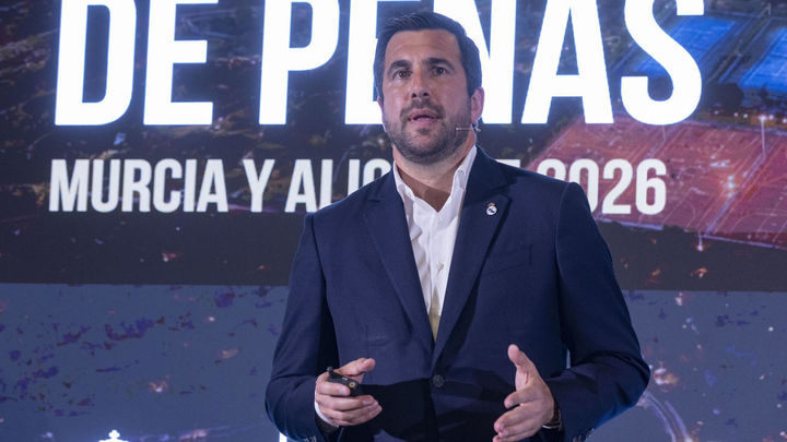 Riquelme apuesta por un equipo femenino de baloncesto y construir un pabellón
