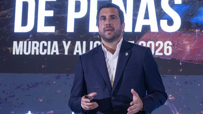 Riquelme apuesta por un equipo femenino de baloncesto y construir un pabellón