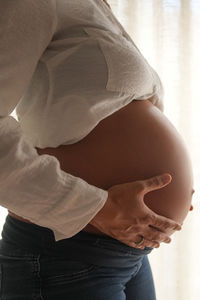 La 'letra pequeña' del permiso de paternidad y maternidad: ¿cómo cambia y a quién beneficia?