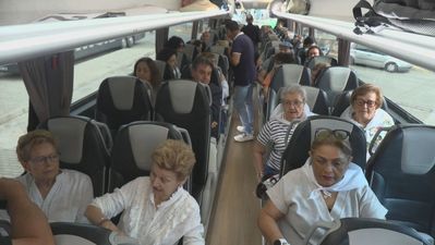 En avión, tren, autobús, coche... miles de peregrinos llegan a Madrid para ver a León XIV