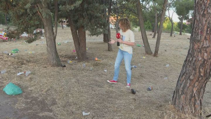 Toneladas de basura en Ciudad Universitaria por el tradicional macrobotellón tras la PAU