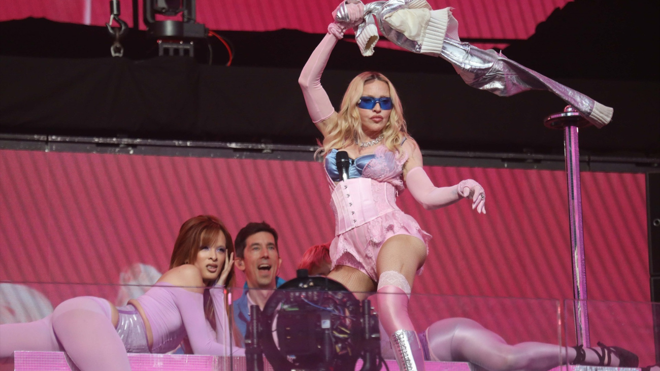 Madonna convierte Times Square en una fiesta sorpresa para presentar su nuevo disco