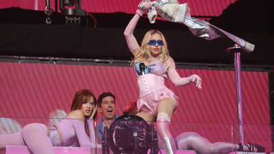 Madonna convierte Times Square en una fiesta sorpresa para presentar su nuevo disco