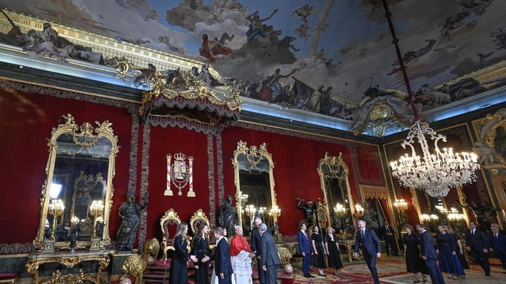 Autoridades saludan al Papa / EUROPA PRESS