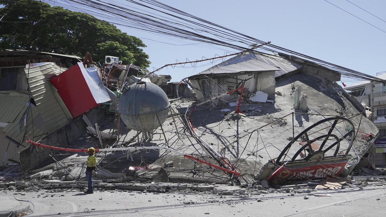 Ascienden a 37 los muertos y casi 500 heridos en el terremoto de Mindanao (Filipinas)
